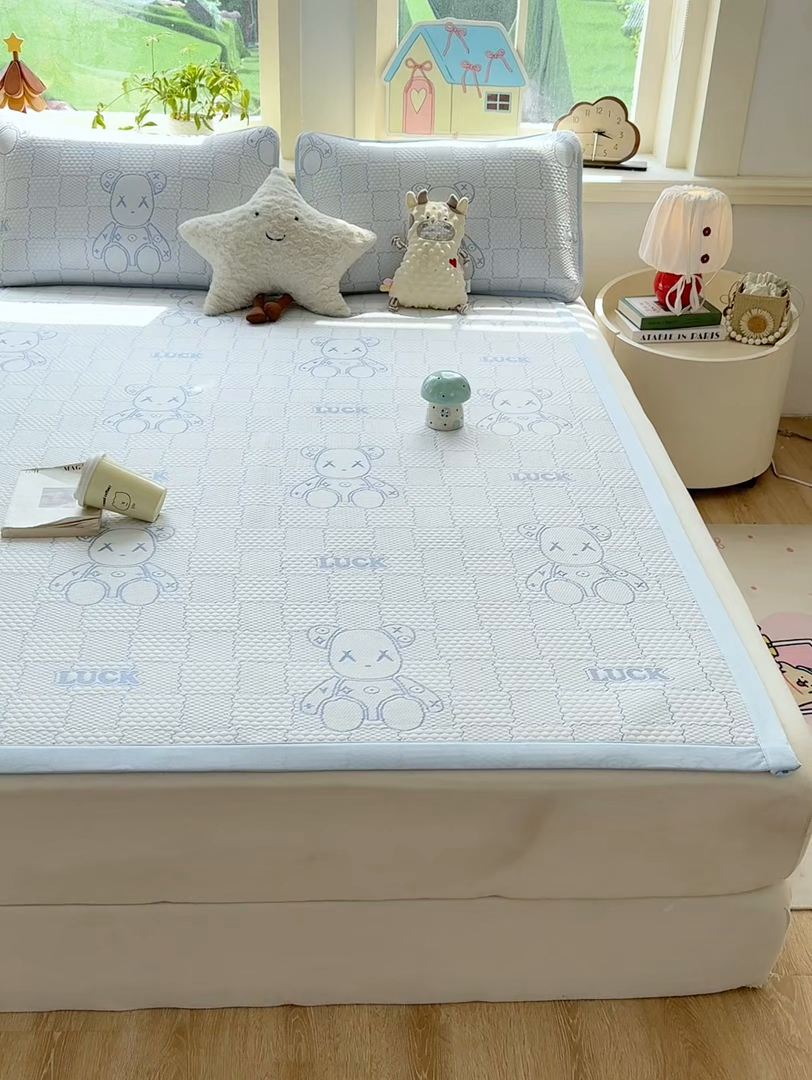 91家纺网 家纺一手货源 找家纺 家喜爱 2026新款冰感豆豆软凉席-高克重 不起球【可提供买家秀】 LUCK小冰熊-蓝