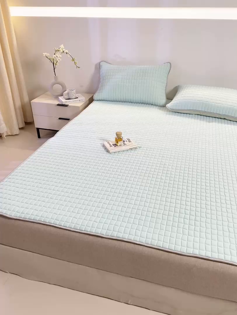 91家纺网 家纺一手货源 找家纺 麋兔 2026新款刺绣纯色氨纶凉感乳胶席子凉席 浅兰