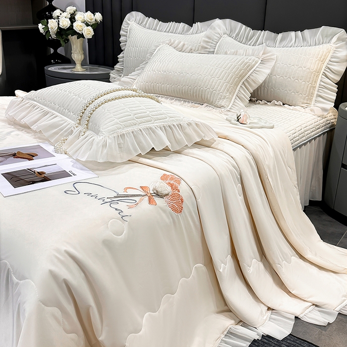 91家纺网 家纺一手货源 找家纺 （总）妮恒美家纺 2026新款凉感丝夏被床盖款四件套,玫瑰之恋-白奶咖,玫瑰之恋-爱情紫,玫瑰之恋-初恋玉,玫瑰之恋-高级灰,玫瑰之恋-海蓝灰,玫瑰之恋-梦幻绿