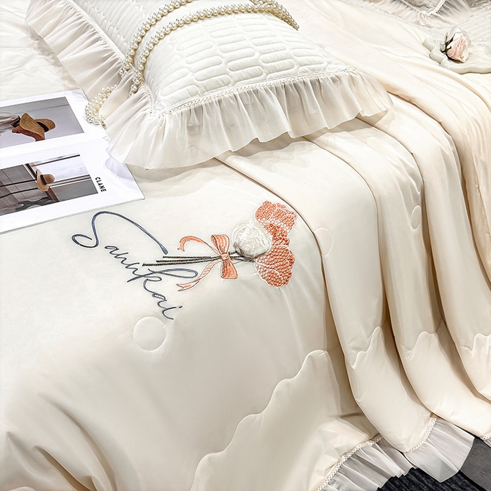 91家纺网 家纺一手货源 找家纺 妮恒美家纺 2026新款凉感丝夏被床盖款四件套 玫瑰之恋-白奶咖