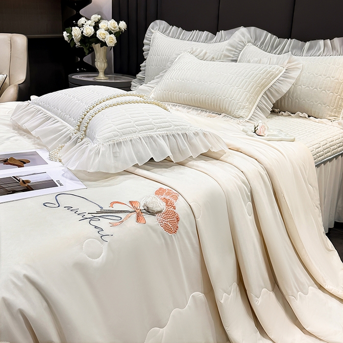 91家纺网 家纺一手货源 找家纺 妮恒美家纺 2026新款凉感丝夏被床盖款四件套 玫瑰之恋-白奶咖