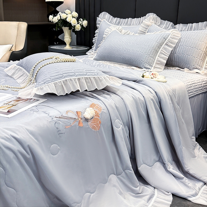 91家纺网 家纺一手货源 找家纺 妮恒美家纺 2026新款凉感丝夏被床盖款四件套 玫瑰之恋-高级灰