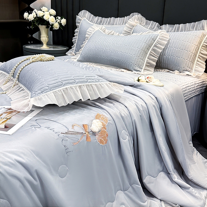 91家纺网 家纺一手货源 找家纺 妮恒美家纺 2026新款凉感丝夏被床盖款四件套 玫瑰之恋-高级灰