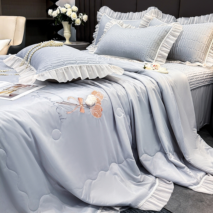 91家纺网 家纺一手货源 找家纺 妮恒美家纺 2026新款凉感丝夏被床盖款四件套 玫瑰之恋-高级灰