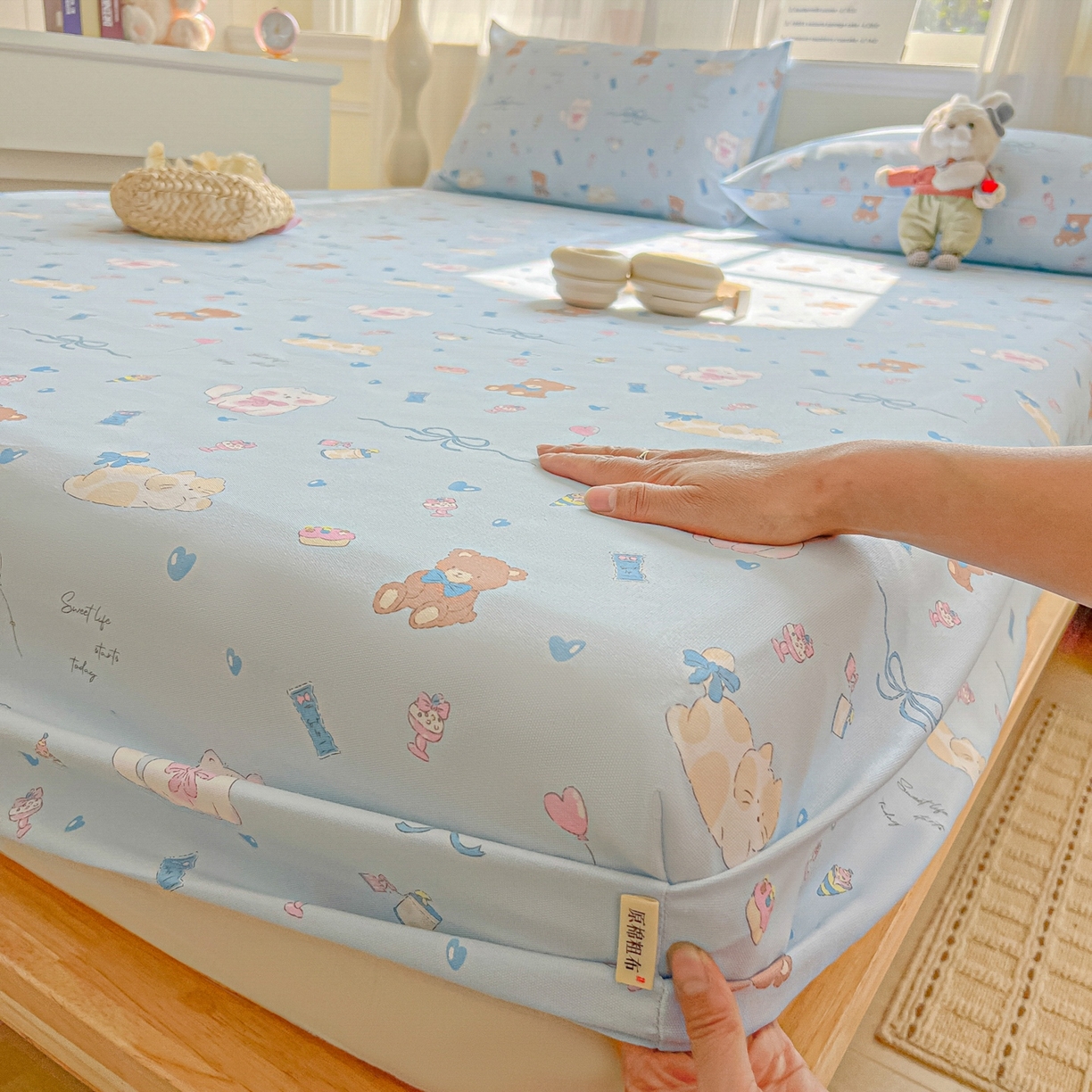 91家纺网 家纺一手货源 找家纺 韩巢家纺 2026新款老粗布床笠春夏季凉席席子热销款防滑床笠单件 小猫时光蓝【老粗布】