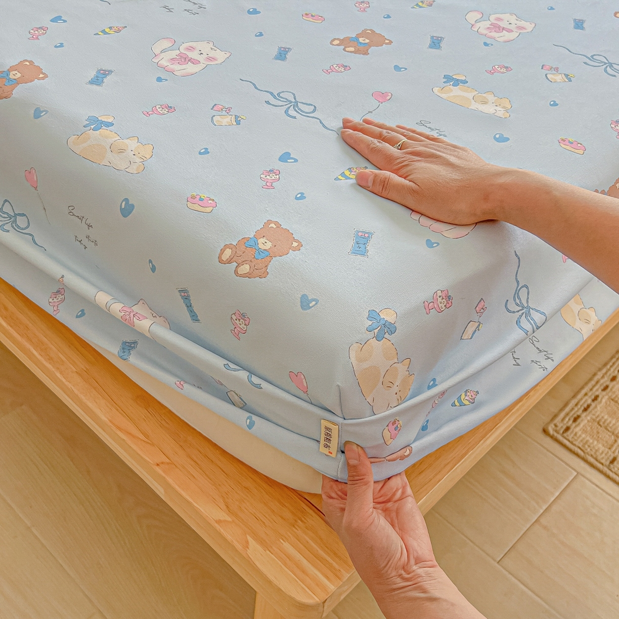 91家纺网 家纺一手货源 找家纺 韩巢家纺 2026新款老粗布床笠春夏季凉席席子热销款防滑床笠单件 小猫时光蓝【老粗布】