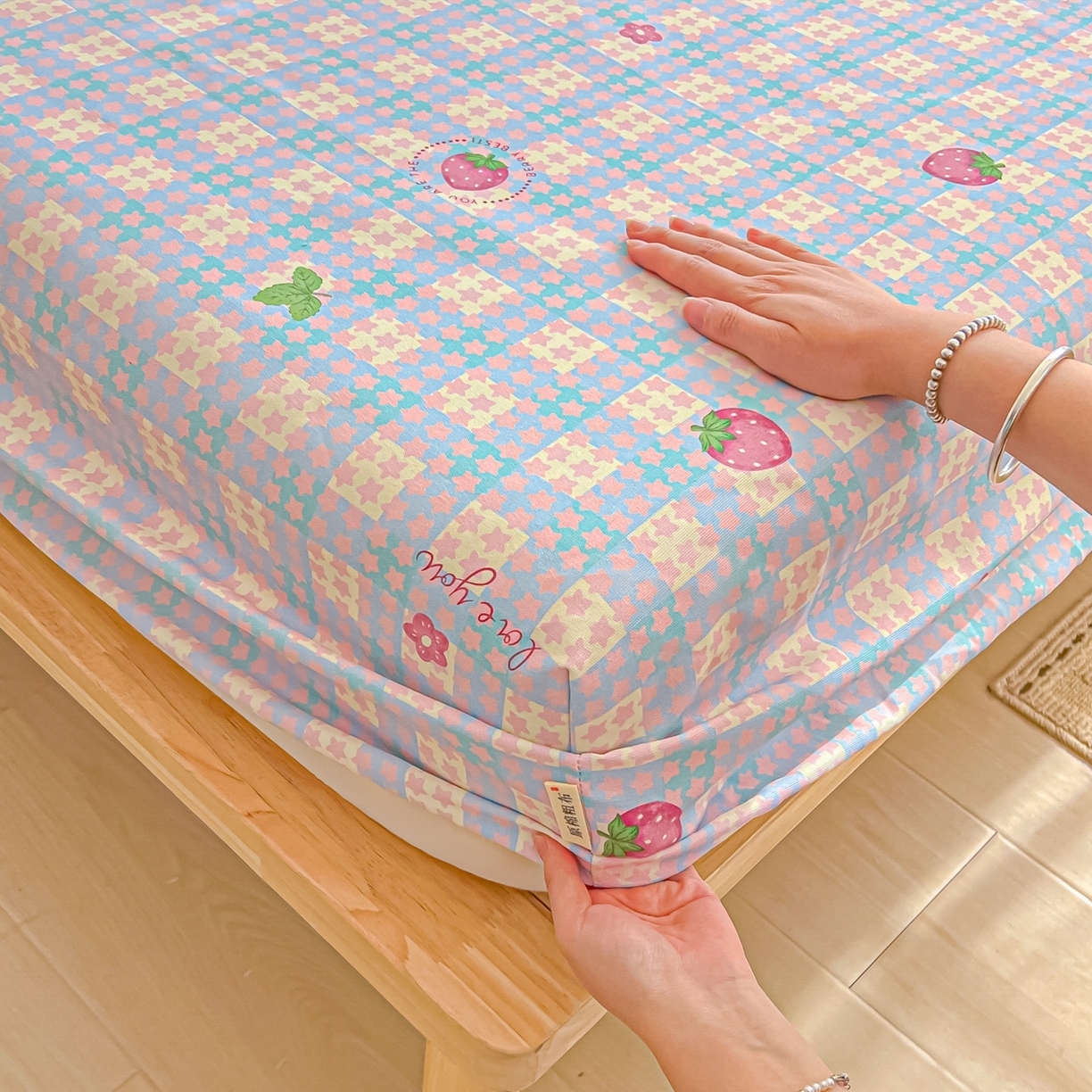 91家纺网 家纺一手货源 找家纺 韩巢家纺 2026新款老粗布床笠春夏季凉席席子热销款防滑床笠单件 有草莓的地方