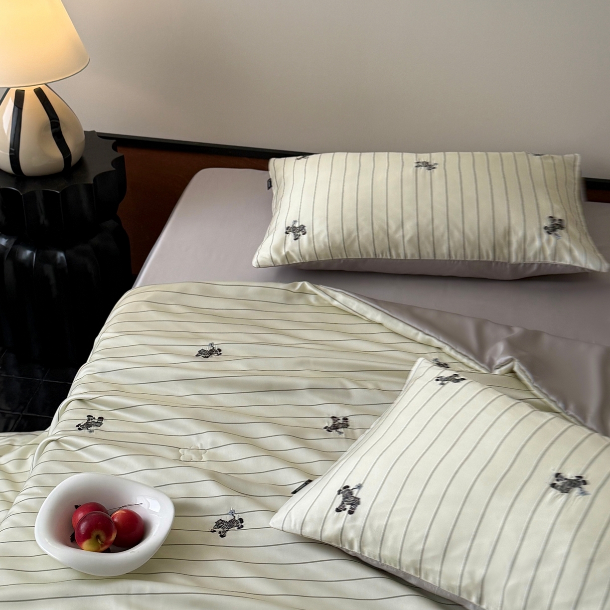 91家纺网 家纺一手货源 找家纺 （总）鹿班家居 2026新款60S兰精天丝刺绣夏被系列-斑马斑马