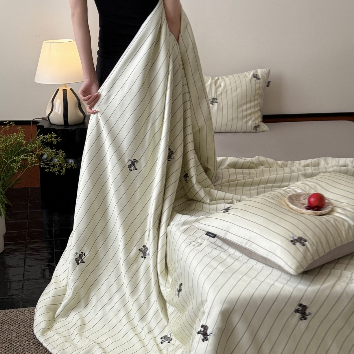 91家纺网 家纺一手货源 找家纺 （总）鹿班家居 2026新款60S兰精天丝刺绣夏被系列-斑马斑马