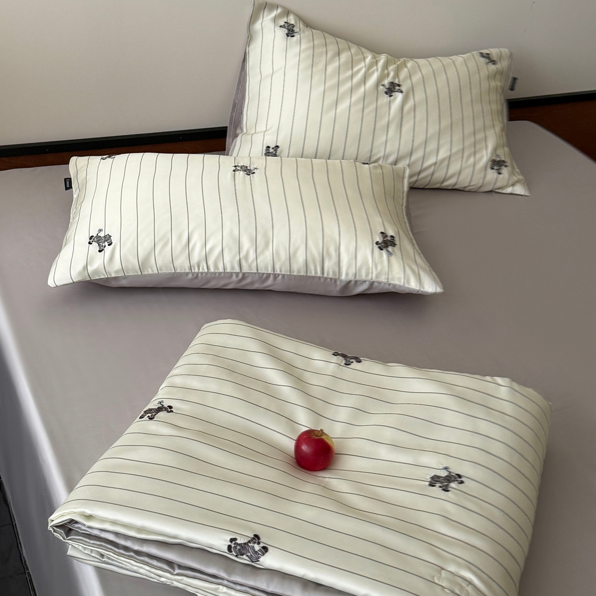 91家纺网 家纺一手货源 找家纺 （总）鹿班家居 2026新款60S兰精天丝刺绣夏被系列-斑马斑马