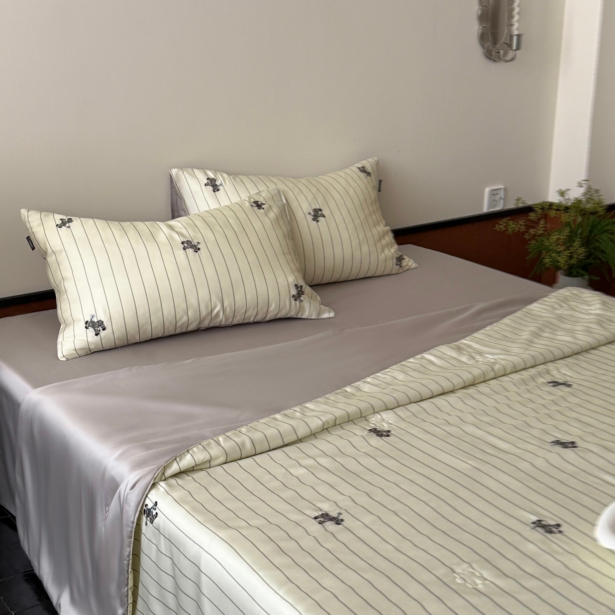 91家纺网 家纺一手货源 找家纺 （总）鹿班家居 2026新款60S兰精天丝刺绣夏被系列-斑马斑马