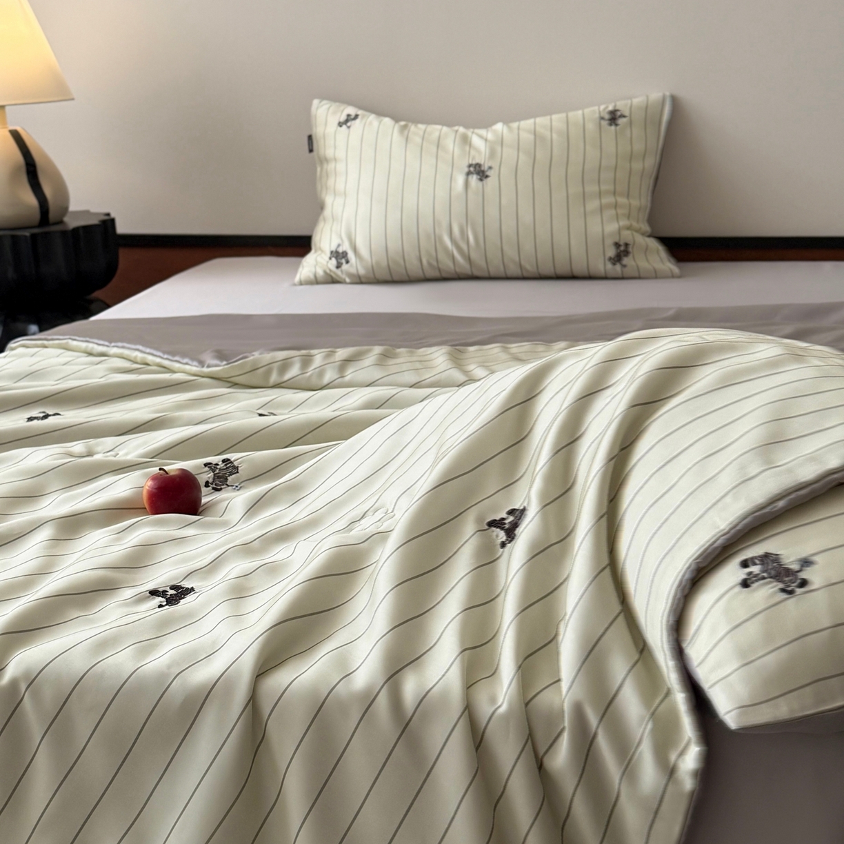 91家纺网 家纺一手货源 找家纺 （总）鹿班家居 2026新款60S兰精天丝刺绣夏被系列-斑马斑马