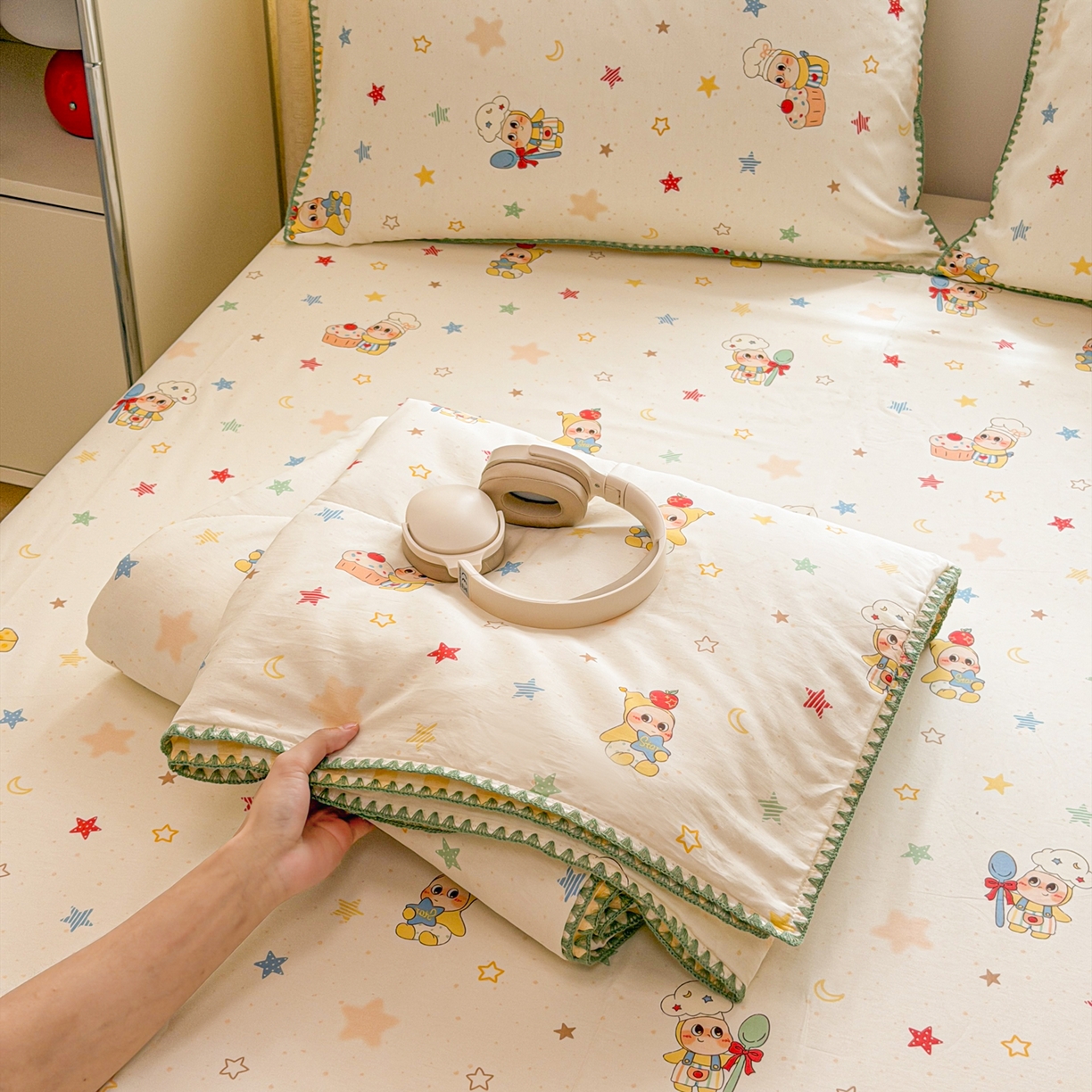 91家纺网 家纺一手货源 找家纺 （总）简宜家居（朝初家纺） 2026新款全棉花卉卡通系列贝壳边夏被四件套