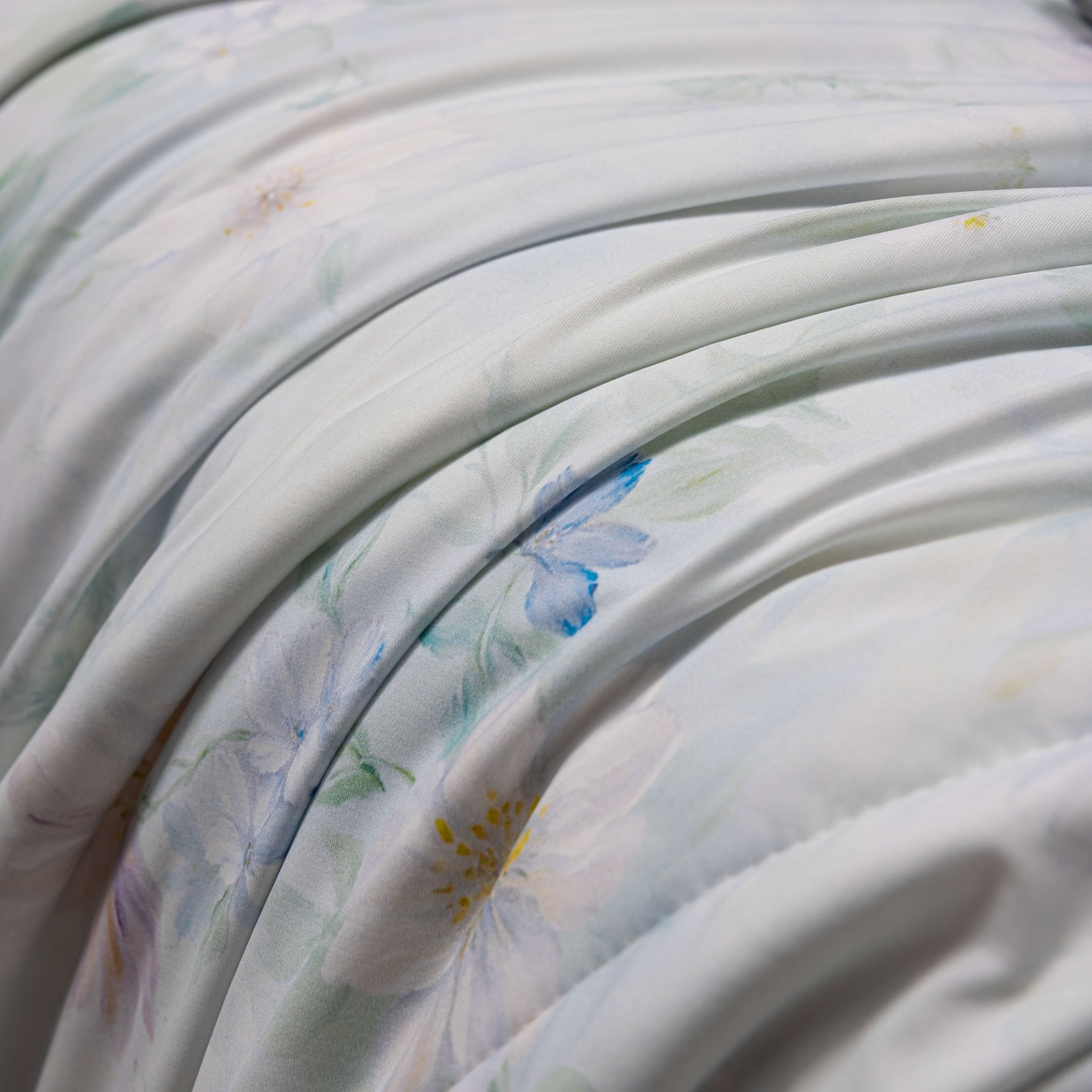 91家纺网 家纺一手货源 找家纺 （总）丽卡家纺 2026春夏新品锦氨醋酸印花夏被空调被夏凉被浅夏繁花