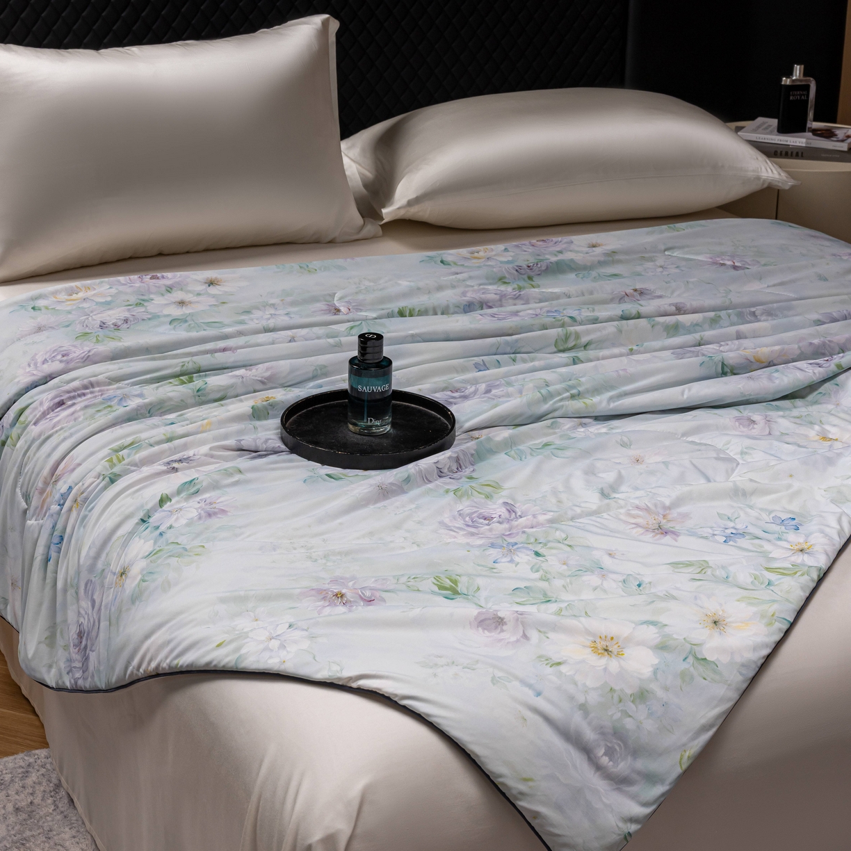 91家纺网 家纺一手货源 找家纺 （总）丽卡家纺 2026春夏新品锦氨醋酸印花夏被空调被夏凉被浅夏繁花