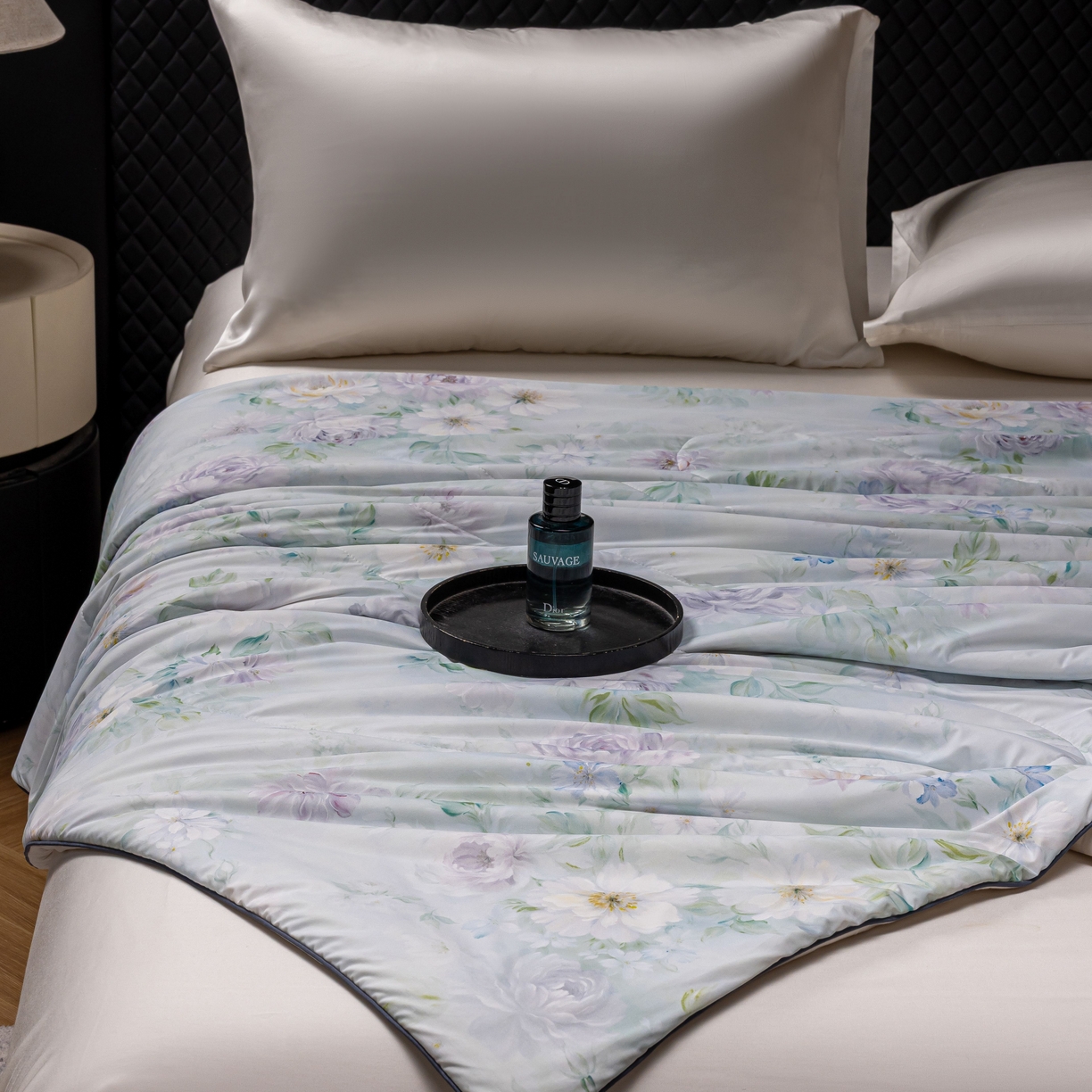 91家纺网 家纺一手货源 找家纺 （总）丽卡家纺 2026春夏新品锦氨醋酸印花夏被空调被夏凉被浅夏繁花