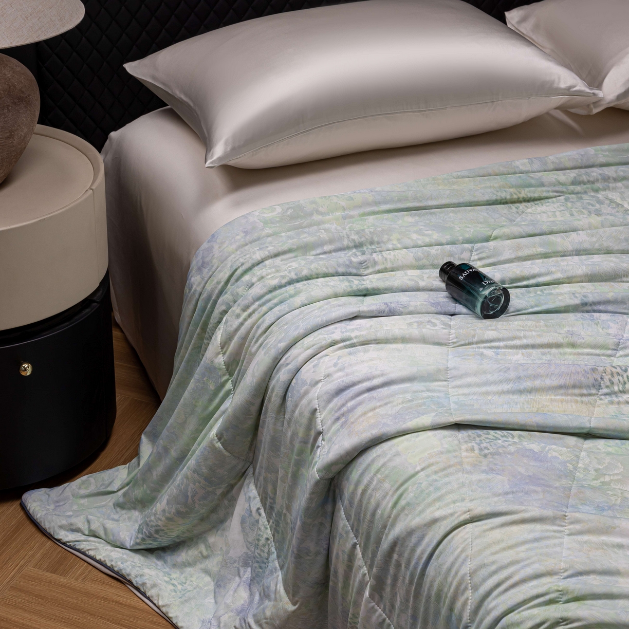 丽卡家纺 2026春夏新品锦氨醋酸印花夏被空调被夏凉被浅夏繁花 花田初夏