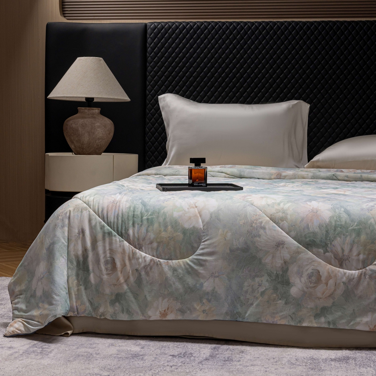 91家纺网 家纺一手货源 找家纺 丽卡家纺 2026春夏新品锦氨醋酸印花夏被空调被夏凉被浅夏繁花 浅夏繁花