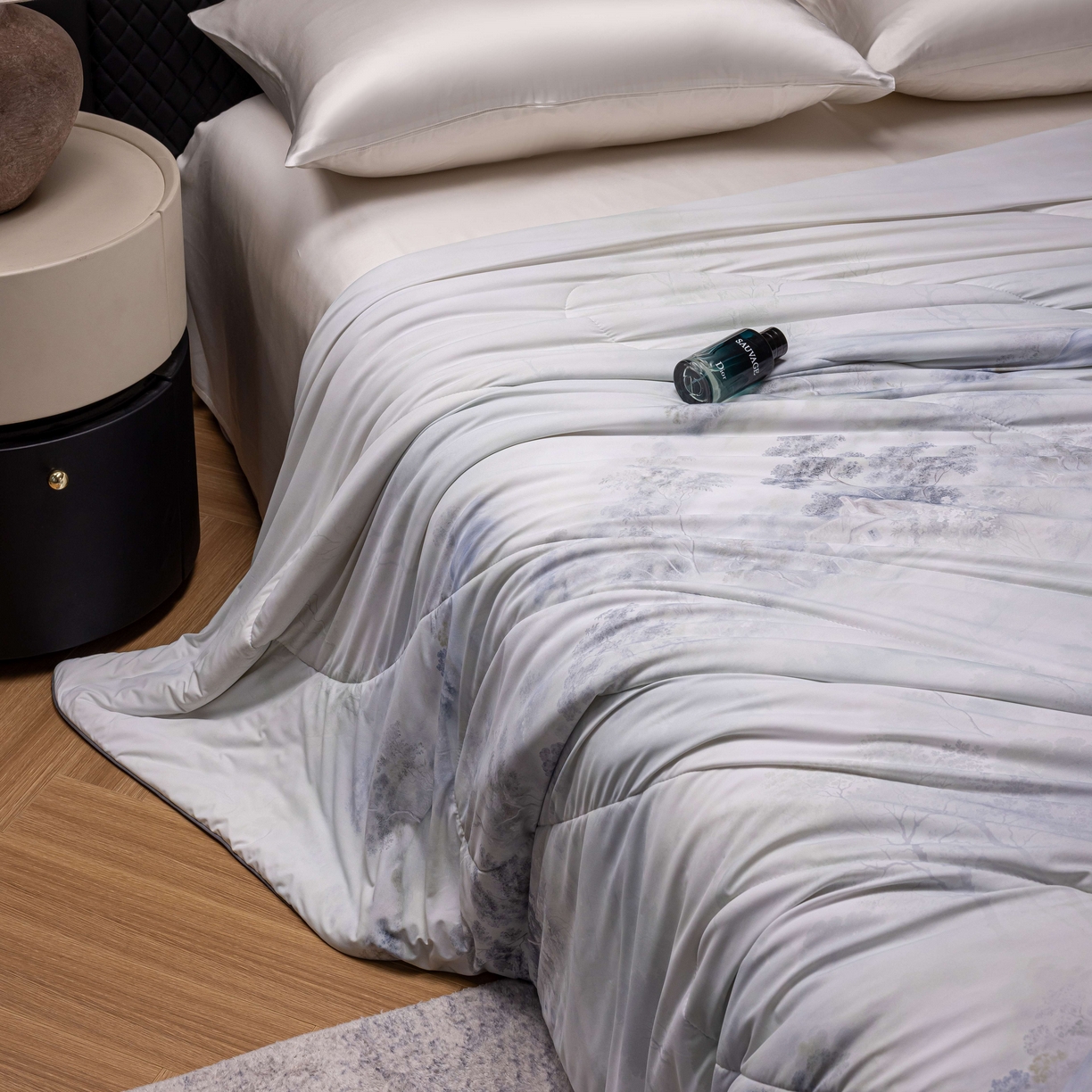 丽卡家纺 2026春夏新品锦氨醋酸印花夏被空调被夏凉被浅夏繁花 花间小筑