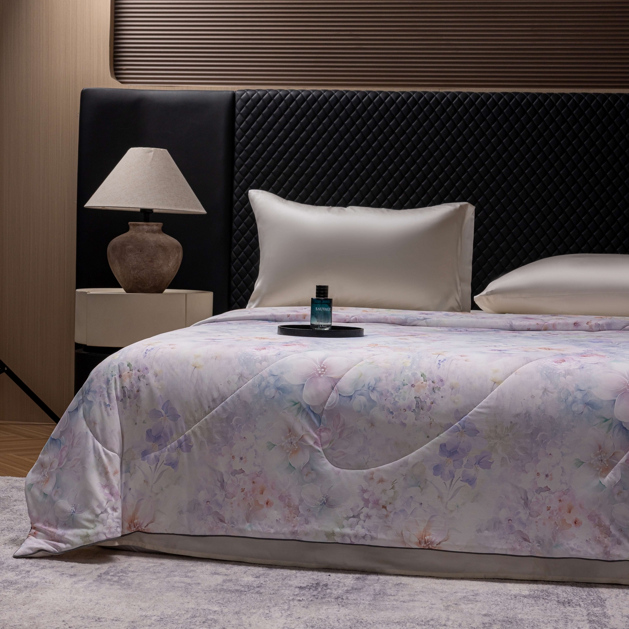 91家纺网 家纺一手货源 找家纺 丽卡家纺 2026春夏新品锦氨醋酸印花夏被空调被夏凉被浅夏繁花 叶语芬芳