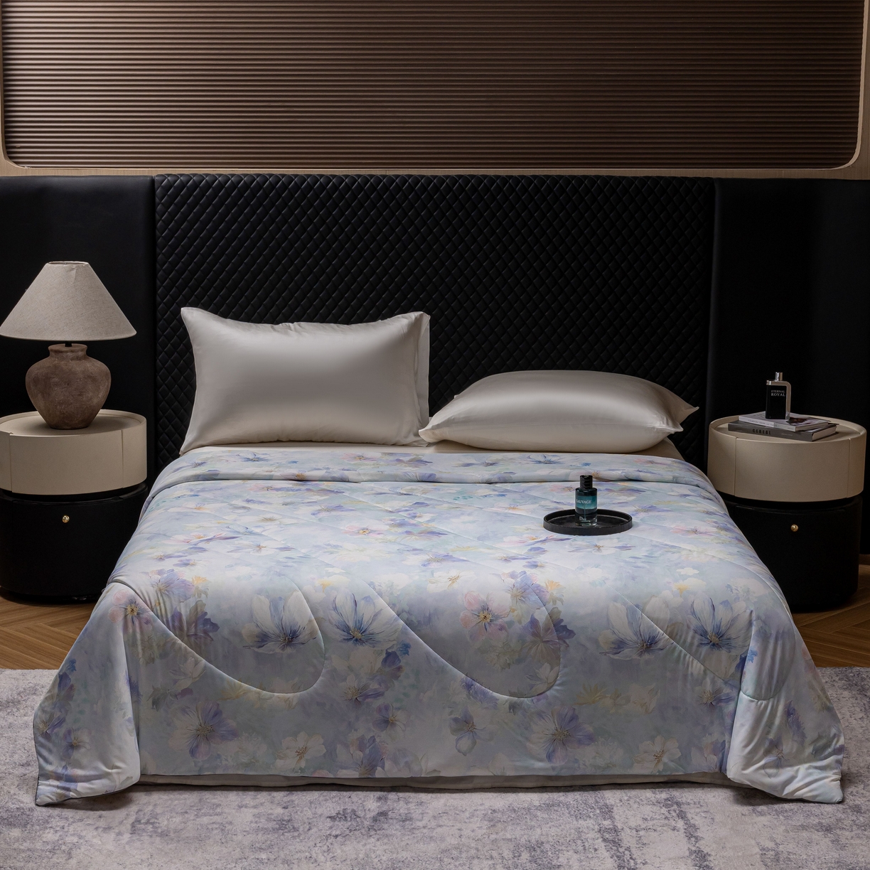 91家纺网 家纺一手货源 找家纺 丽卡家纺 2026春夏新品锦氨醋酸印花夏被空调被夏凉被浅夏繁花 雅韵花开