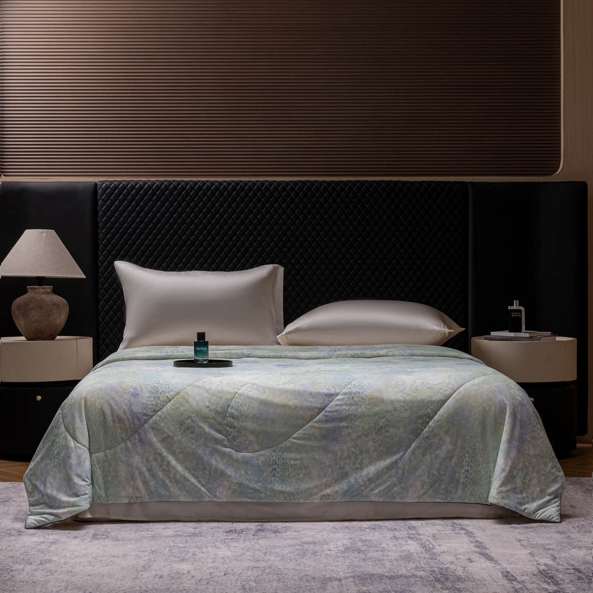 91家纺网 家纺一手货源 找家纺 丽卡家纺 2026春夏新品锦氨醋酸印花夏被空调被夏凉被浅夏繁花 花田初夏