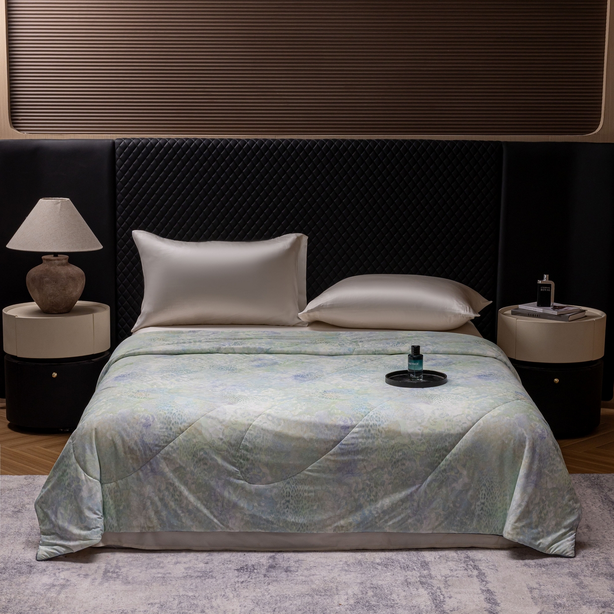 91家纺网 家纺一手货源 找家纺 丽卡家纺 2026春夏新品锦氨醋酸印花夏被空调被夏凉被浅夏繁花 花田初夏