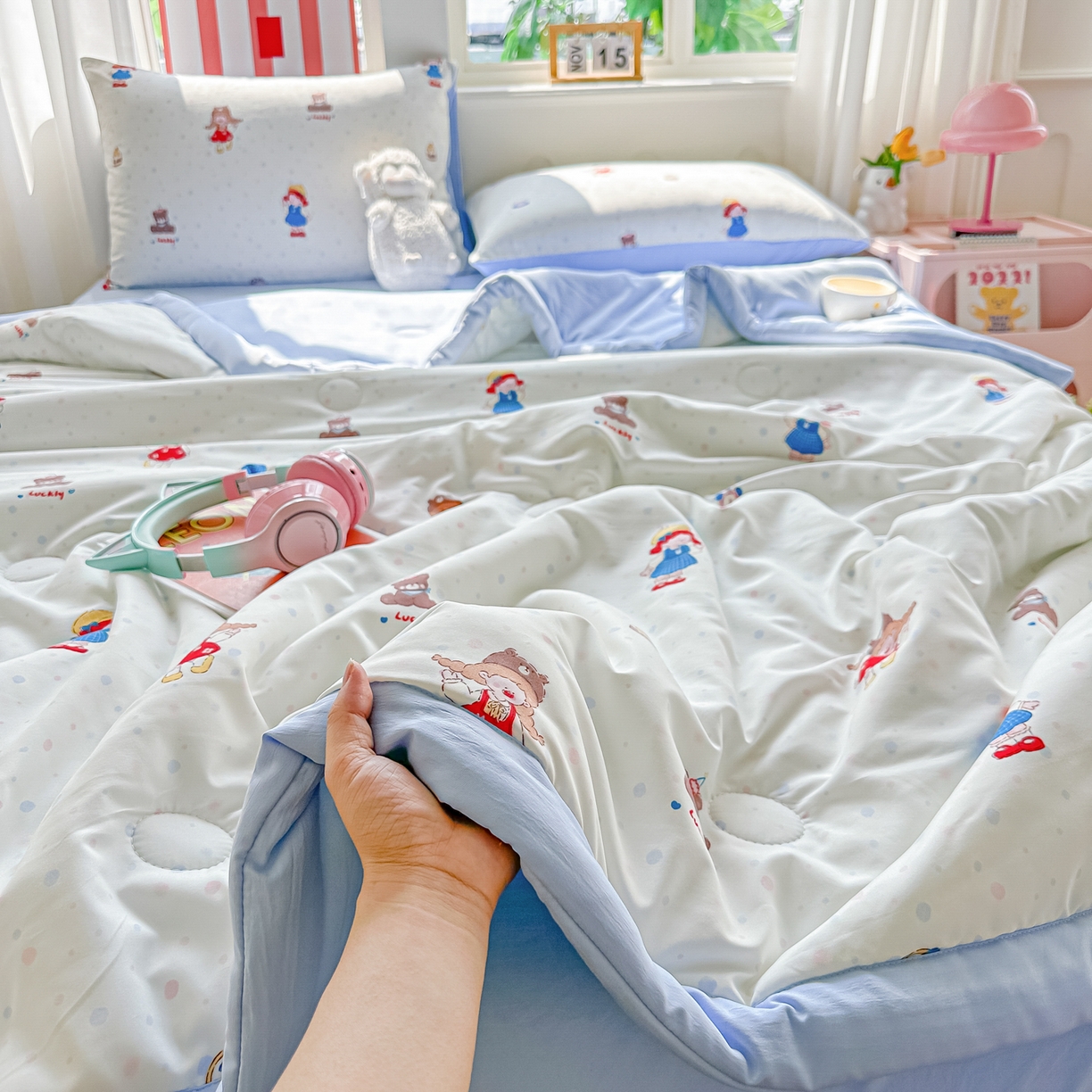 91家纺网 家纺一手货源 找家纺 颜选 2026新款水洗棉夏被夏凉被空调被四件套 空调被小女孩