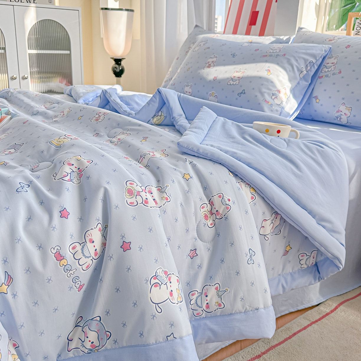 91家纺网 家纺一手货源 找家纺 颜选 2026新款水洗棉夏被夏凉被空调被四件套 空调被幸运奶芙猫