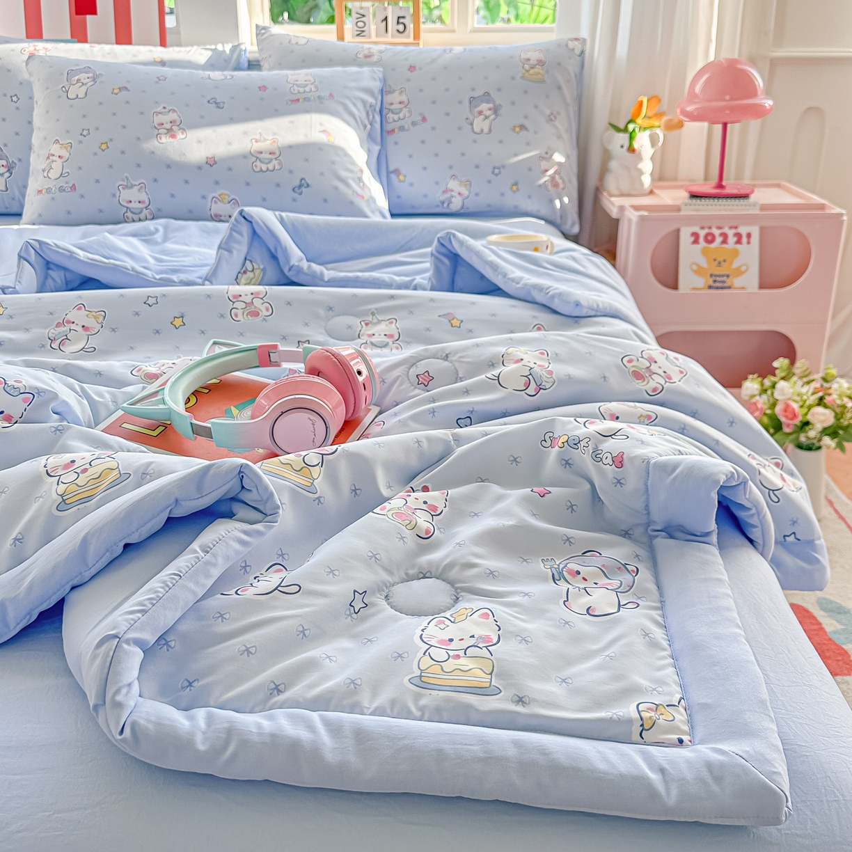 91家纺网 家纺一手货源 找家纺 颜选 2026新款水洗棉夏被夏凉被空调被四件套 空调被幸运奶芙猫