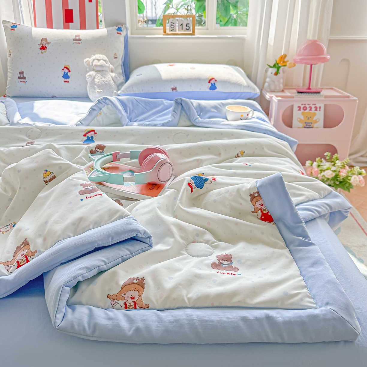 91家纺网 家纺一手货源 找家纺 颜选 2026新款水洗棉夏被夏凉被空调被四件套 空调被小女孩