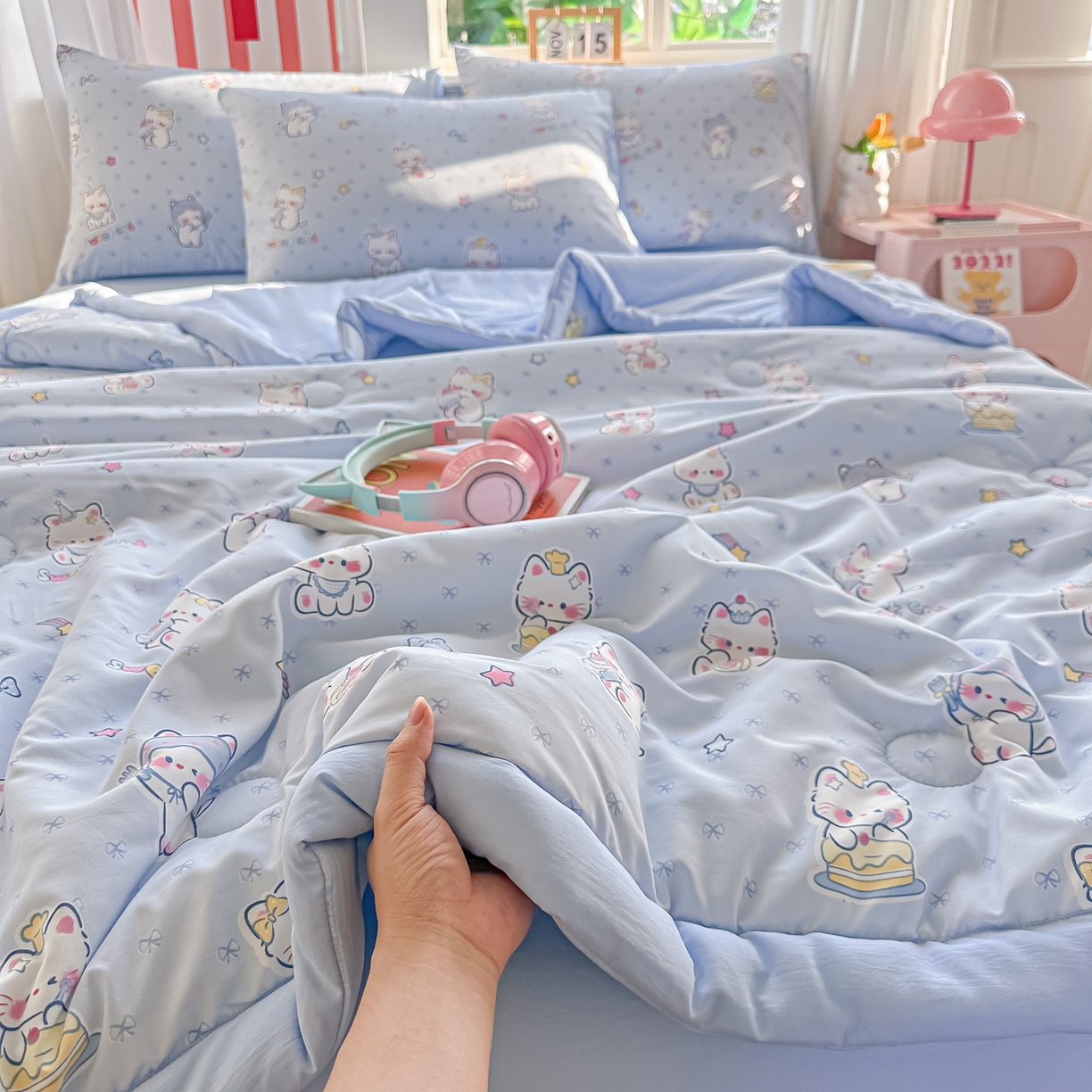 91家纺网 家纺一手货源 找家纺 颜选 2026新款水洗棉夏被夏凉被空调被四件套 空调被幸运奶芙猫