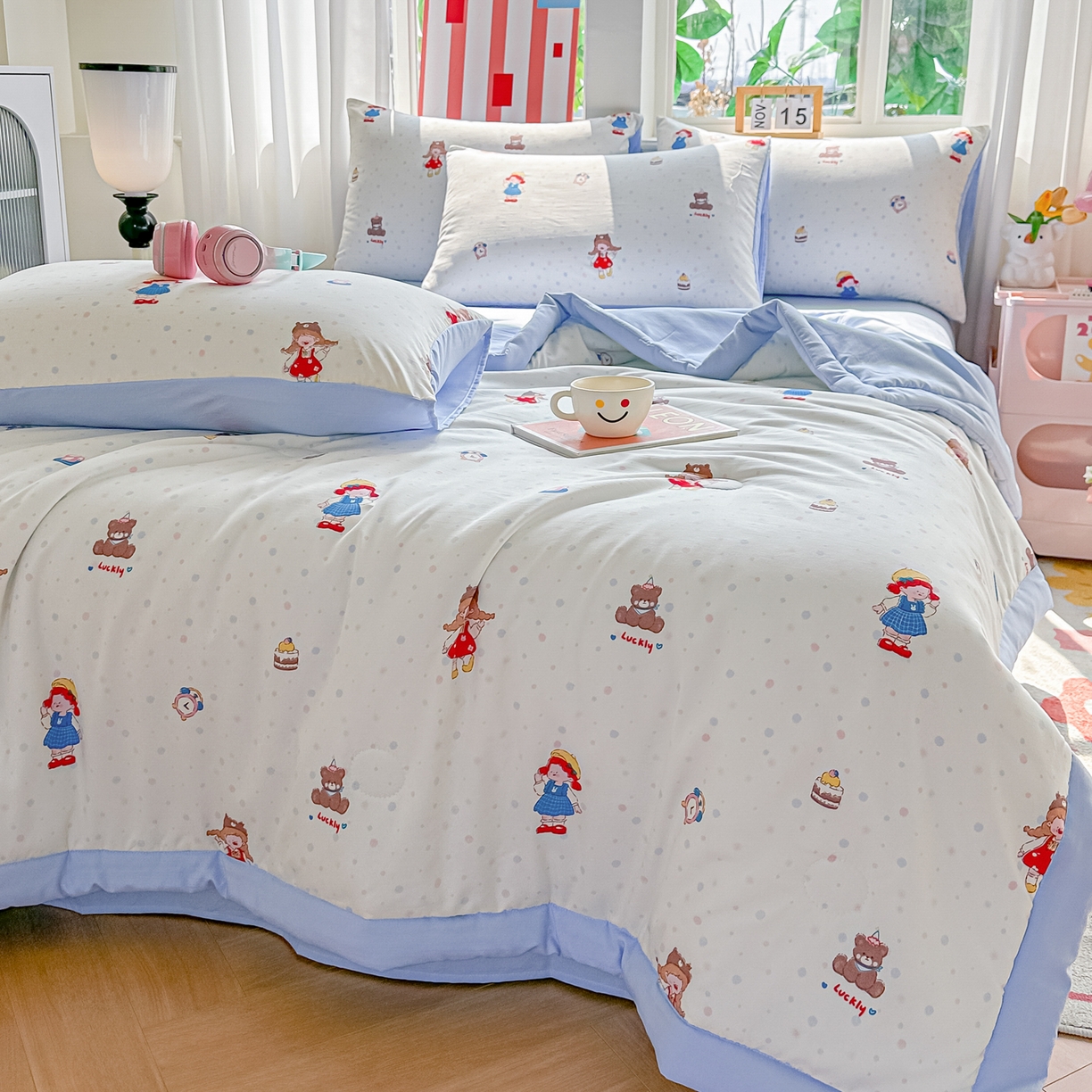 91家纺网 家纺一手货源 找家纺 颜选 2026新款水洗棉夏被夏凉被空调被四件套 空调被小女孩