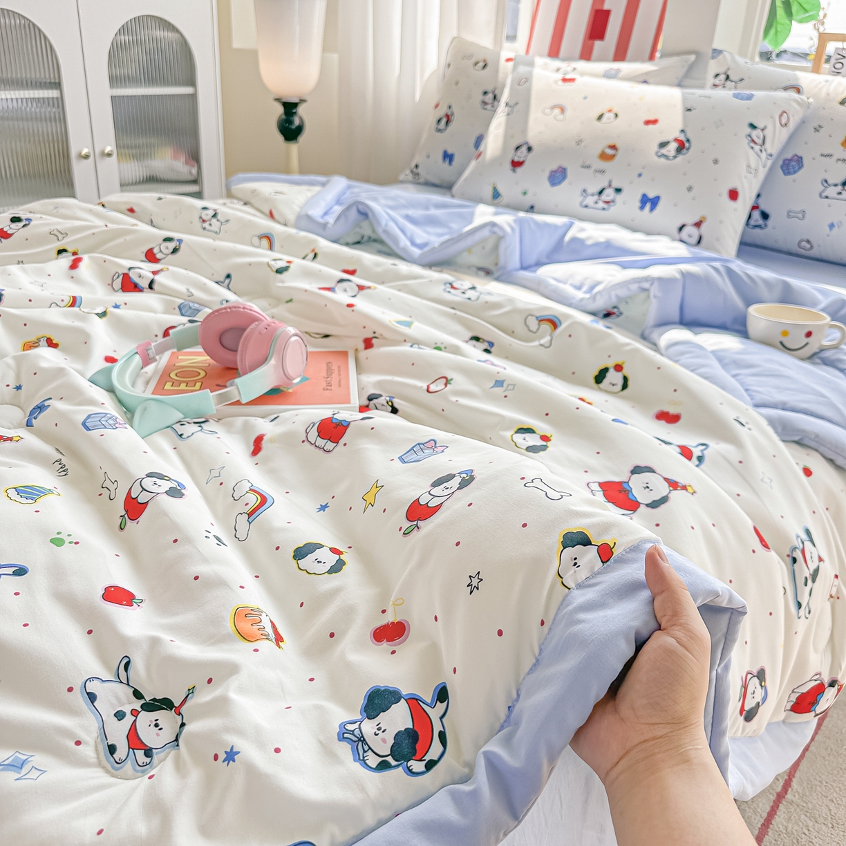 91家纺网 家纺一手货源 找家纺 颜选 2026新款水洗棉夏被夏凉被空调被四件套 空调被圣诞幸运小狗