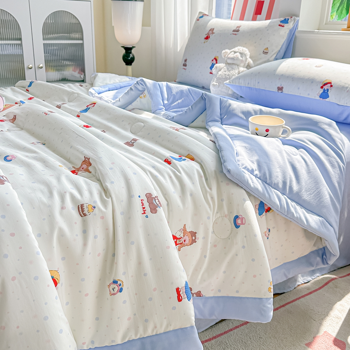 91家纺网 家纺一手货源 找家纺 颜选 2026新款水洗棉夏被夏凉被空调被四件套 空调被小女孩