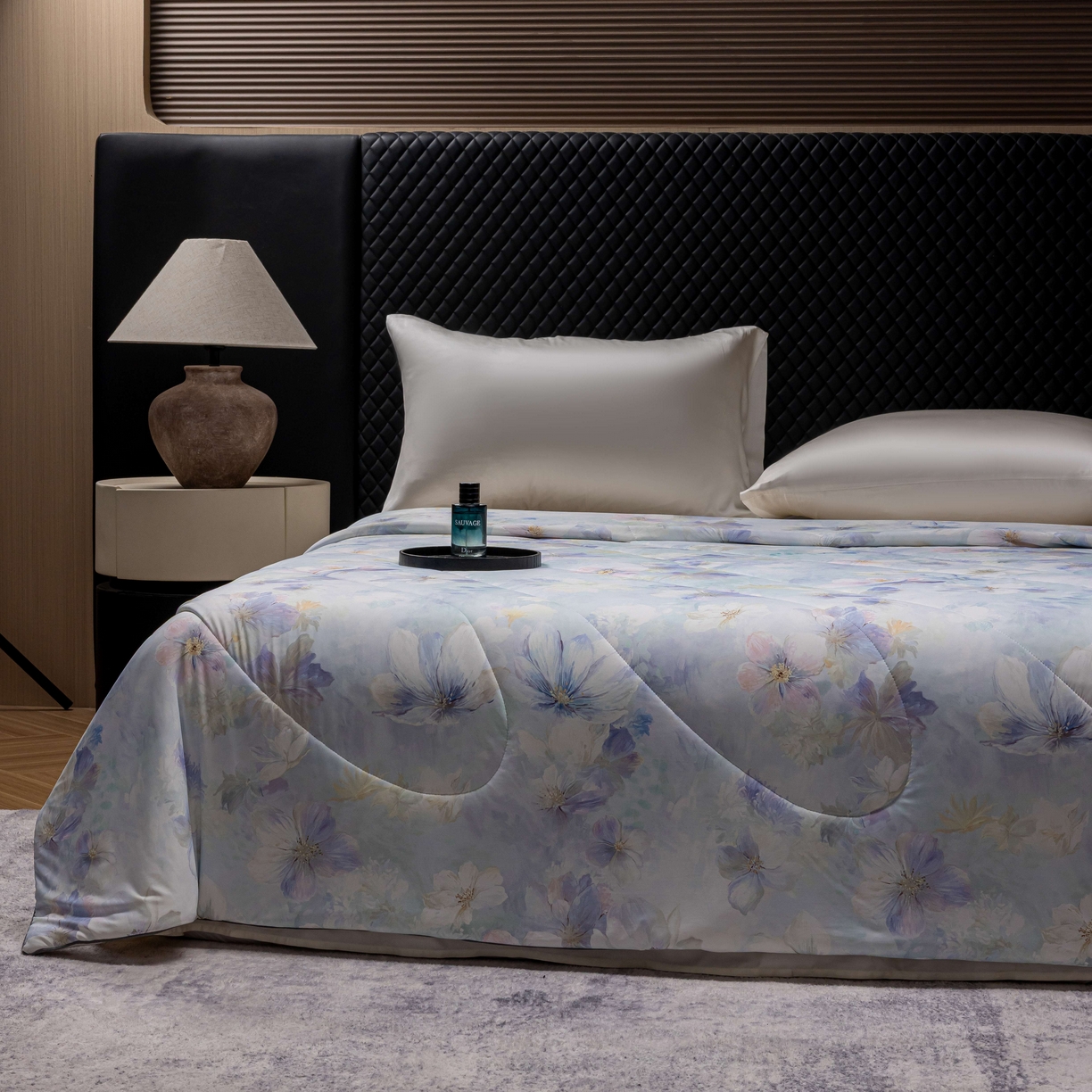 91家纺网 家纺一手货源 找家纺 丽卡家纺 2026春夏新品锦氨醋酸印花夏被空调被夏凉被浅夏繁花 雅韵花开