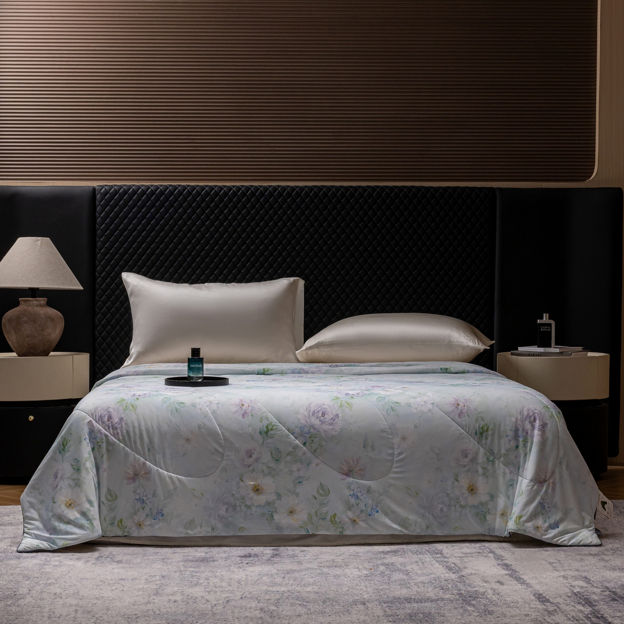 91家纺网 家纺一手货源 找家纺 丽卡家纺 2026春夏新品锦氨醋酸印花夏被空调被夏凉被浅夏繁花 凡尔赛花园