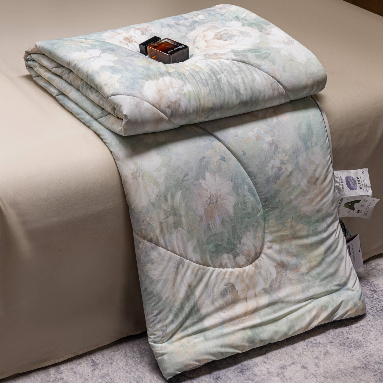 91家纺网 家纺一手货源 找家纺 丽卡家纺 2026春夏新品锦氨醋酸印花夏被空调被夏凉被浅夏繁花 浅夏繁花