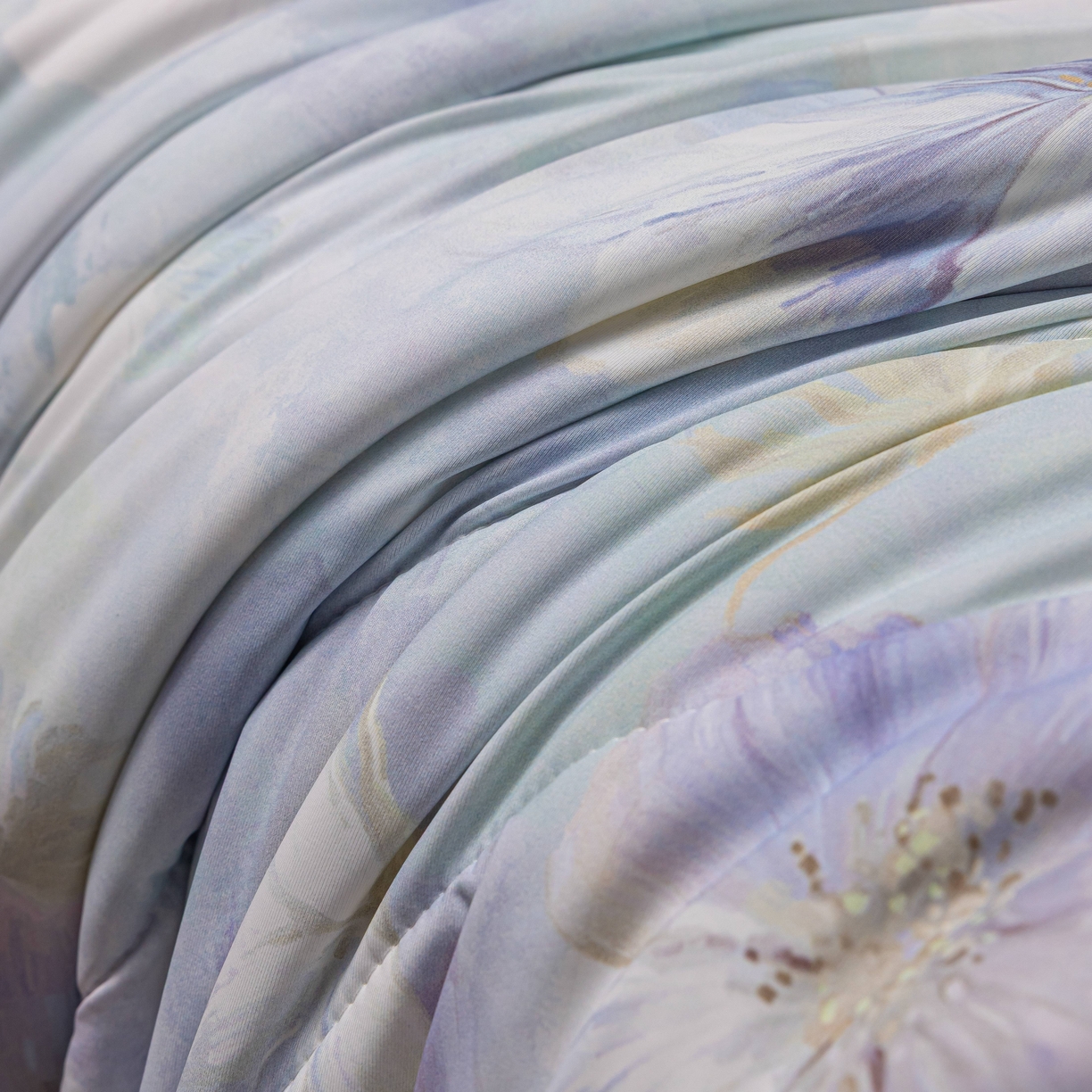 91家纺网 家纺一手货源 找家纺 丽卡家纺 2026春夏新品锦氨醋酸印花夏被空调被夏凉被浅夏繁花 雅韵花开