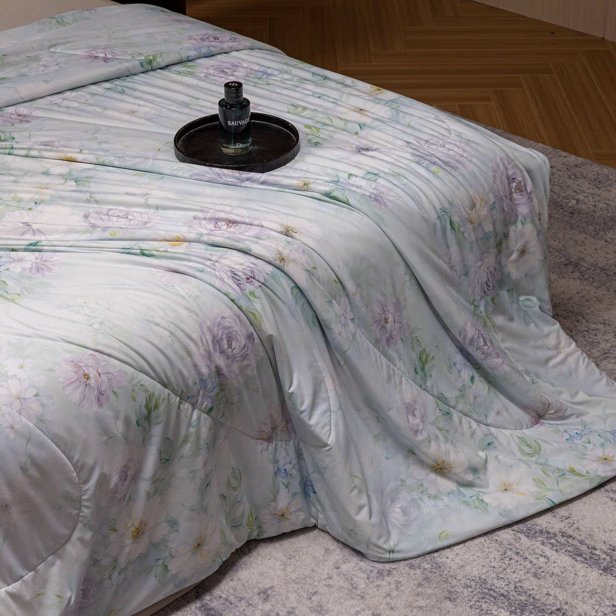 91家纺网 家纺一手货源 找家纺 （总）丽卡家纺 2026春夏新品锦氨醋酸印花夏被空调被夏凉被浅夏繁花