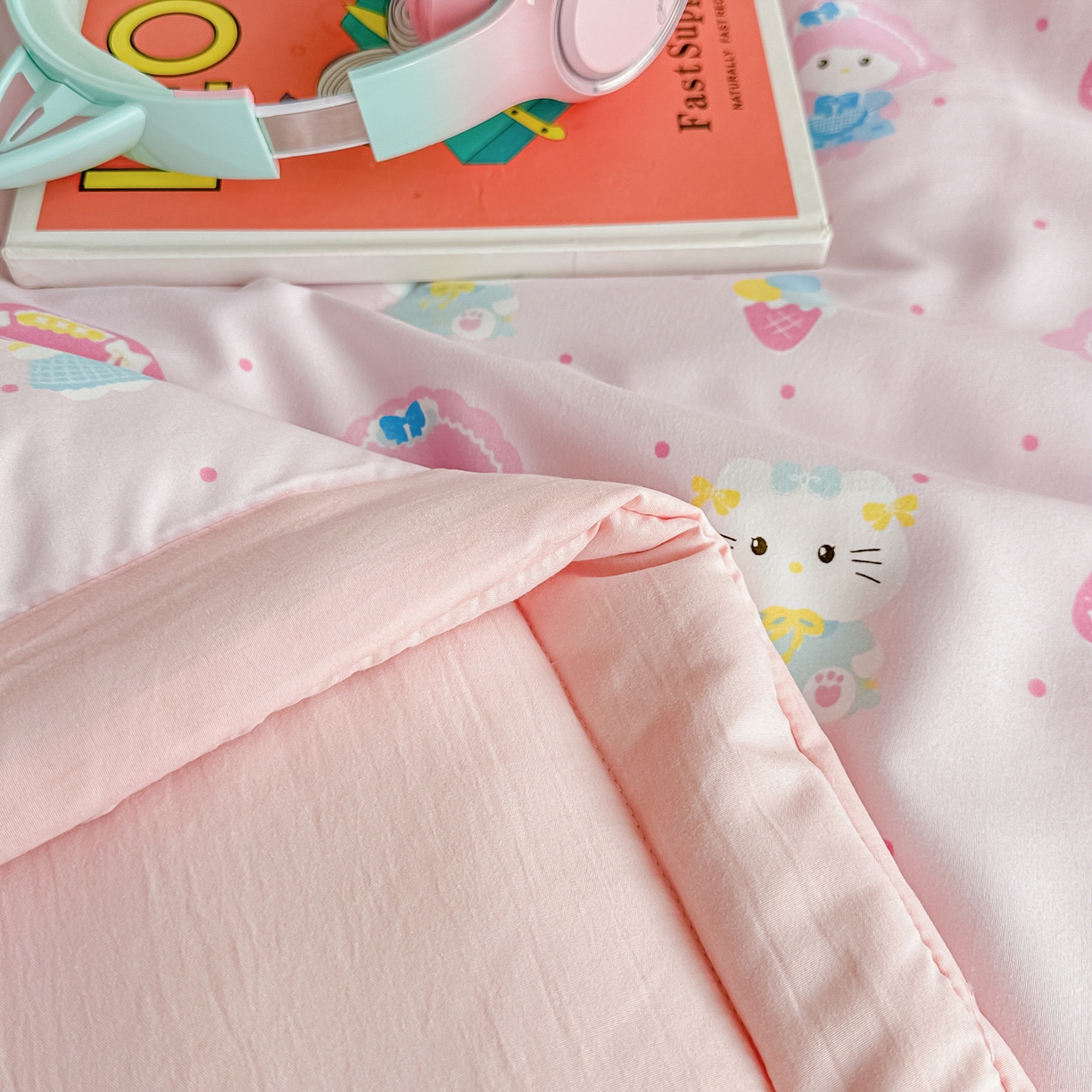 91家纺网 家纺一手货源 找家纺 颜选 2026新款水洗棉夏被夏凉被空调被四件套 空调被少女萌宠