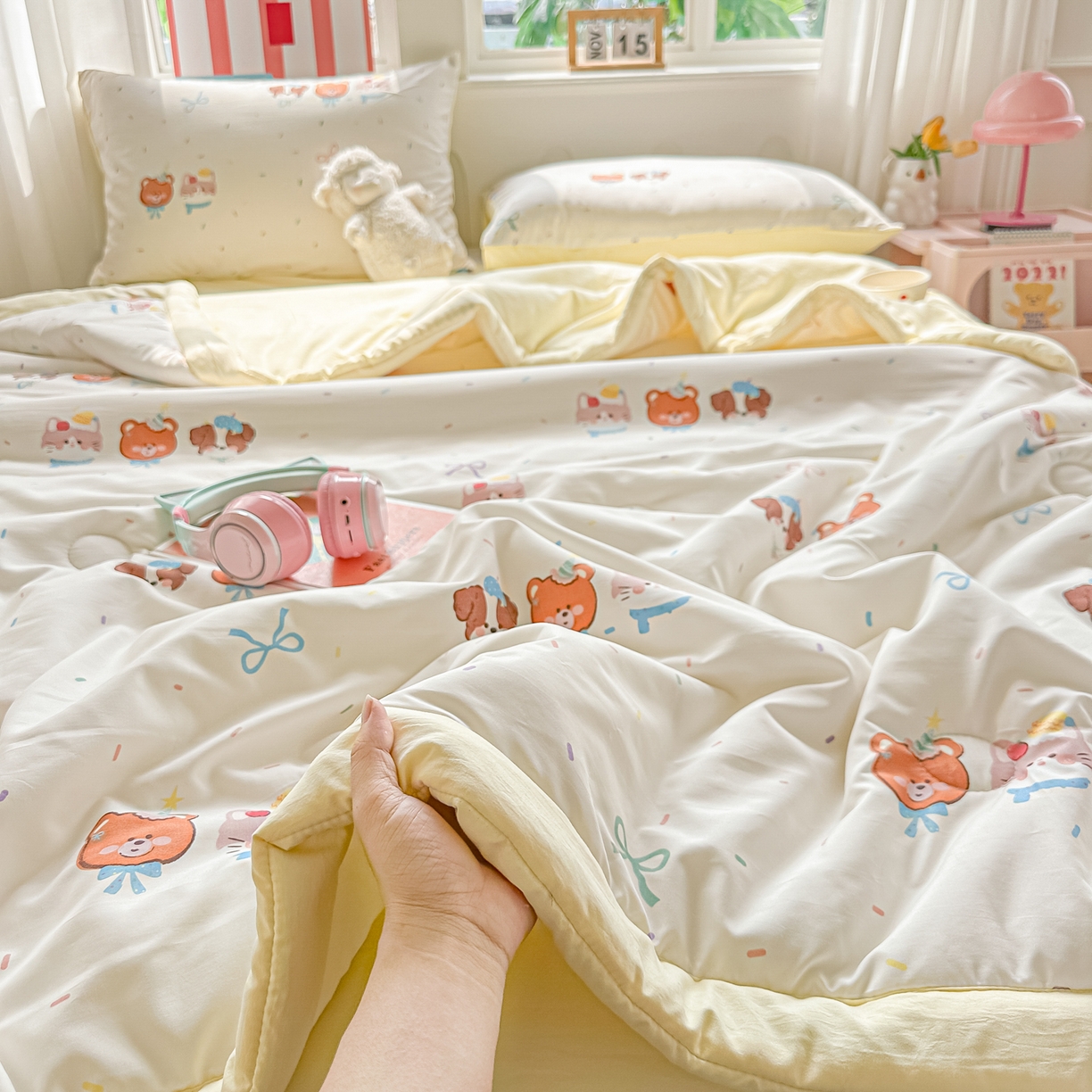 91家纺网 家纺一手货源 找家纺 颜选 2026新款水洗棉夏被夏凉被空调被四件套 空调被萌熊结趣