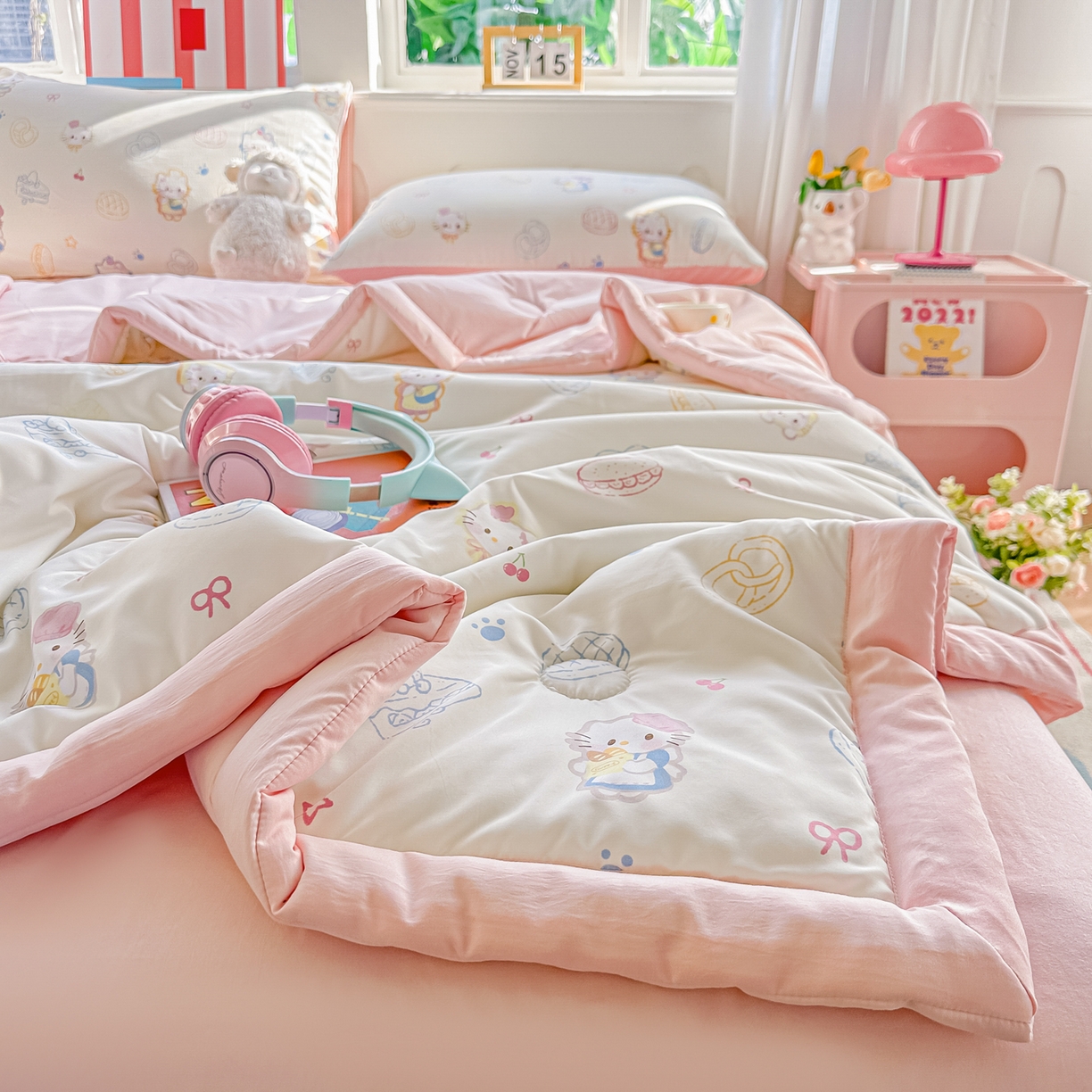 91家纺网 家纺一手货源 找家纺 颜选 2026新款水洗棉夏被夏凉被空调被四件套 空调被喵喵时光