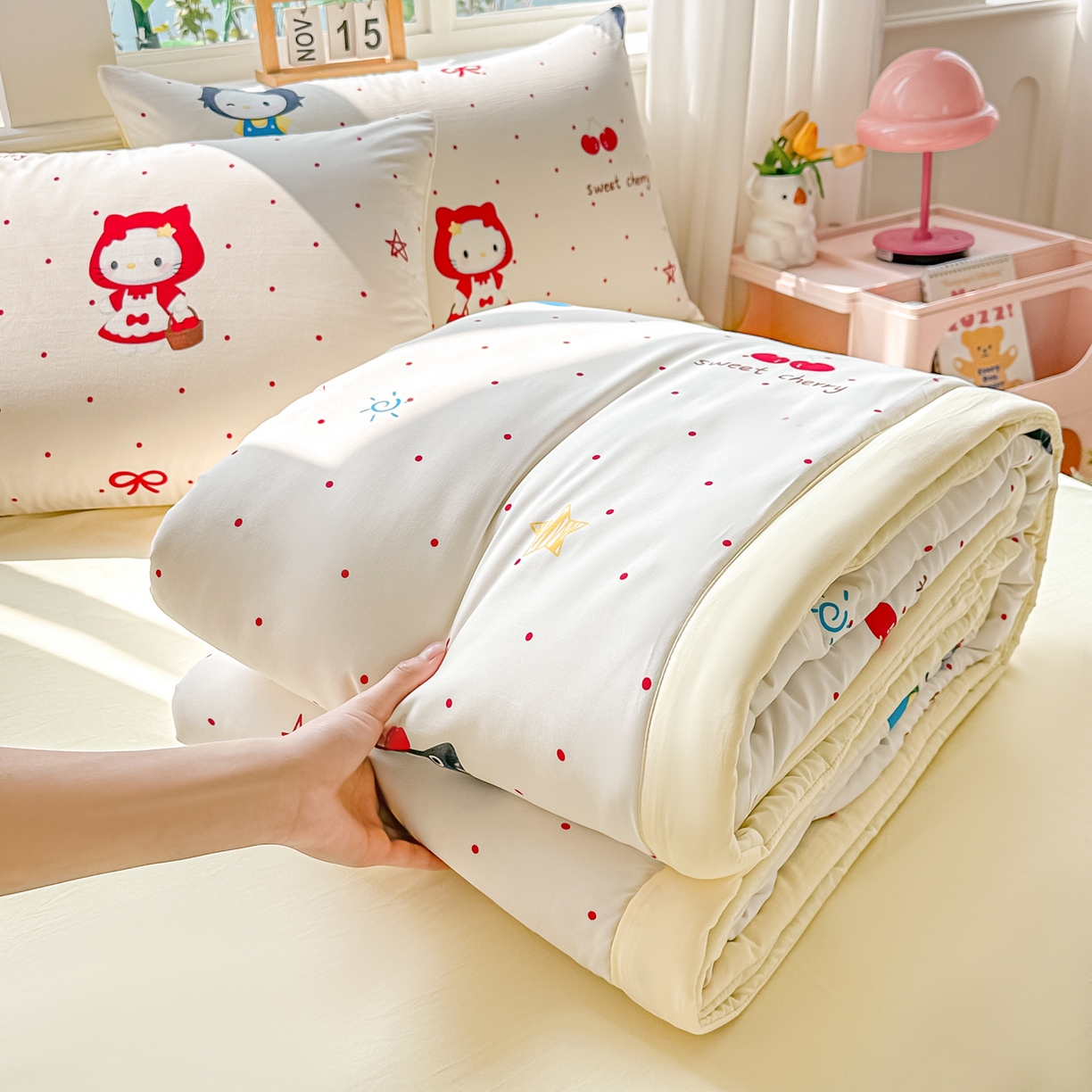 91家纺网 家纺一手货源 找家纺 颜选 2026新款水洗棉夏被夏凉被空调被四件套 空调被甜心小红帽