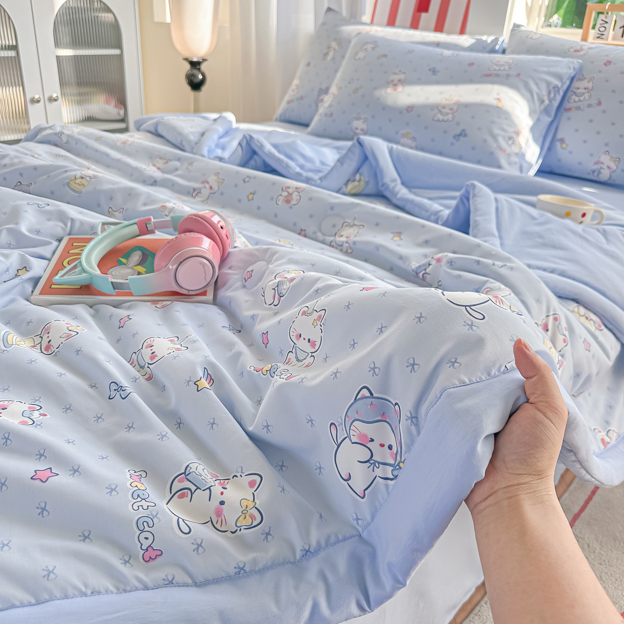 91家纺网 家纺一手货源 找家纺 颜选 2026新款水洗棉夏被夏凉被空调被四件套 空调被幸运奶芙猫