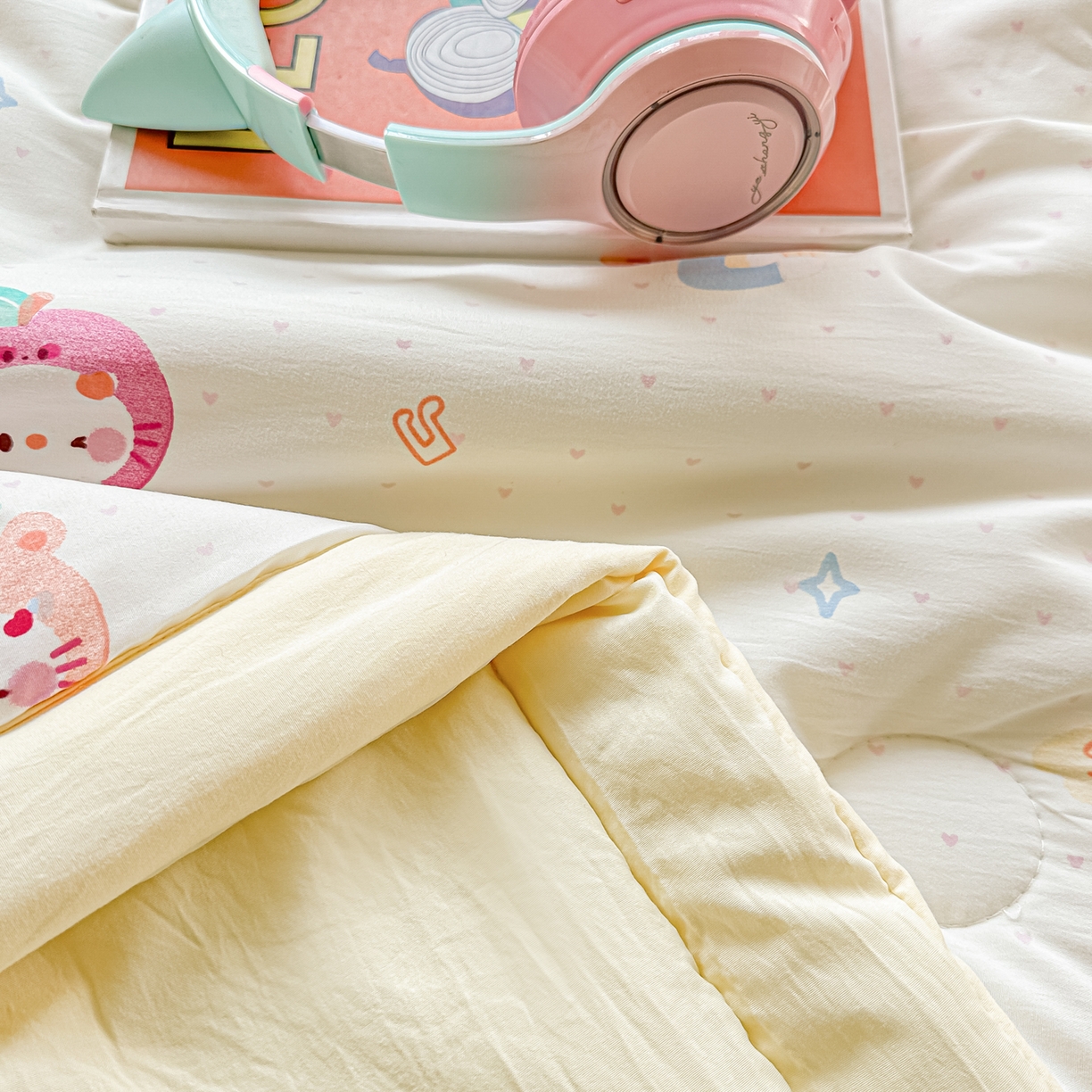 91家纺网 家纺一手货源 找家纺 颜选 2026新款水洗棉夏被夏凉被空调被四件套 空调被幸运猫