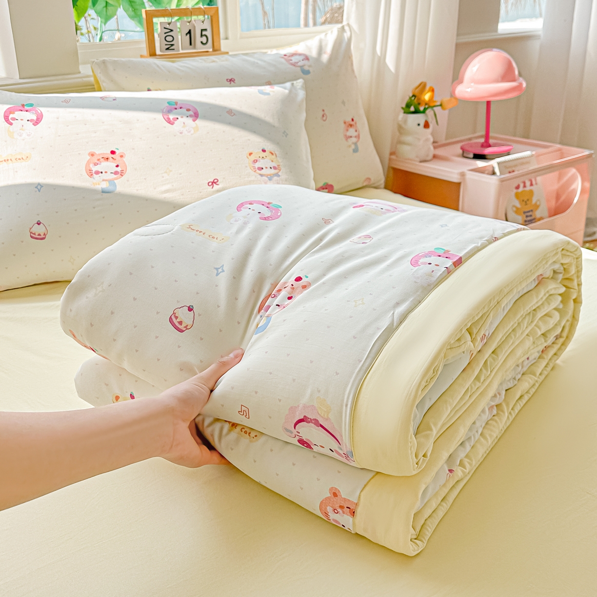 91家纺网 家纺一手货源 找家纺 颜选 2026新款水洗棉夏被夏凉被空调被四件套 空调被幸运猫