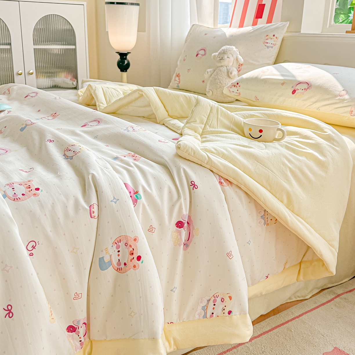 91家纺网 家纺一手货源 找家纺 颜选 2026新款水洗棉夏被夏凉被空调被四件套 空调被幸运猫