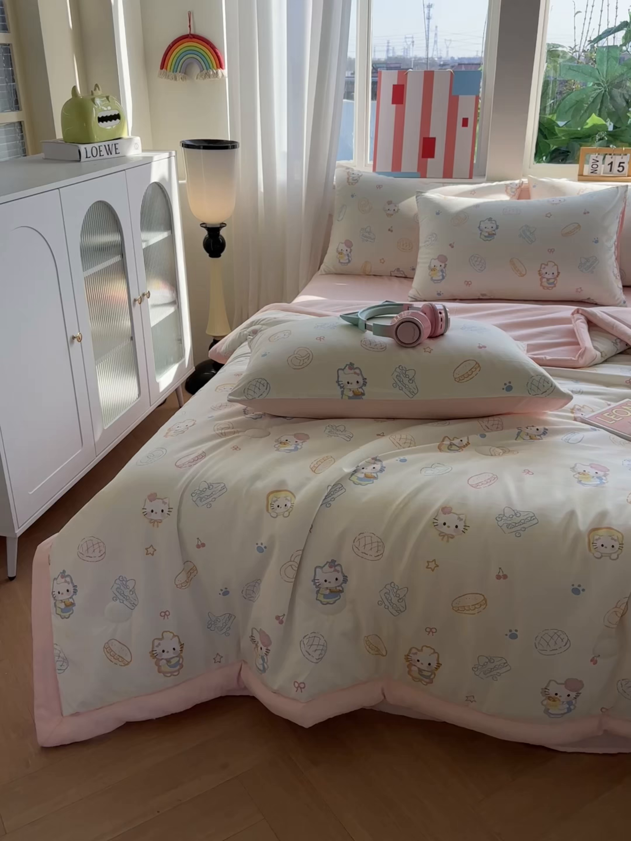 91家纺网 家纺一手货源 找家纺 颜选 2026新款水洗棉夏被夏凉被空调被四件套 空调被喵喵时光