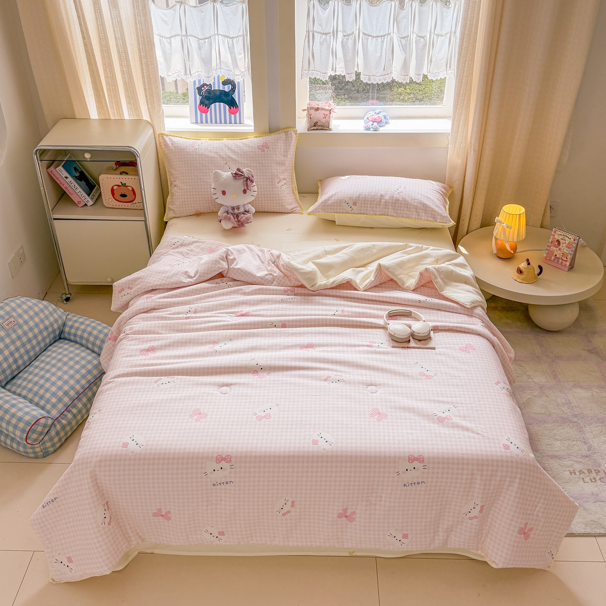 91家纺网 家纺一手货源 找家纺 简宜家居（朝初家纺） 2026新款全棉花卉卡通系列贝壳边夏被四件套 粉格日记